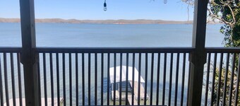 Welcoming and Cozy 2 bedroom KY lake cottage * Beautiful Views!