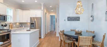 Old Town Bluffton Home + FREE Golf Cart Luxury Home - Sleeps 8