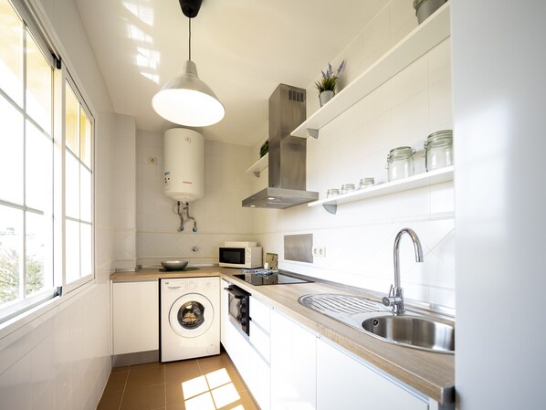 Fridge, microwave, oven, coffee/tea maker
