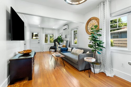  Recently Renovated Retreat for 5 Travelers