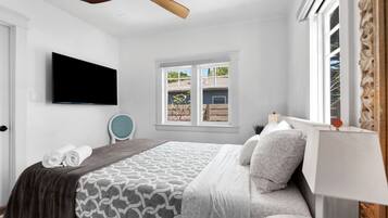 2 bedrooms, desk, iron/ironing board, free WiFi