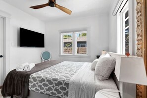 2 bedrooms, desk, iron/ironing board, free WiFi -  Recently Renovated Retreat for 5 Travelers (Culver City)