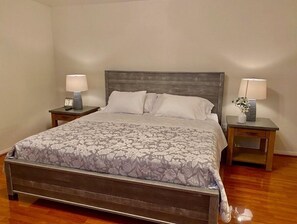 4 bedrooms, desk, free WiFi, bed sheets