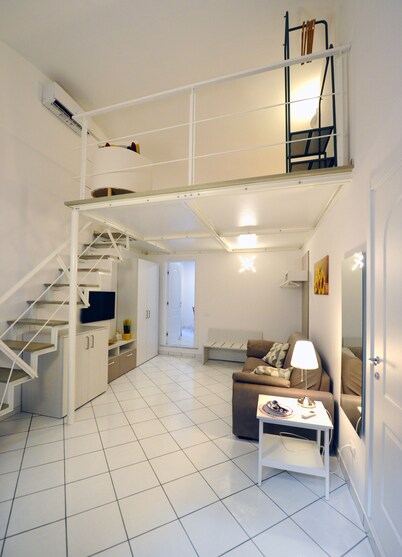 Cozy home in a historic building in the heart of Amalfi, steps from the sea