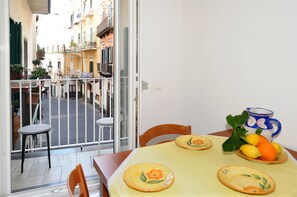 Dining - Cozy home in a historic building in the heart of Amalfi, steps from the sea (AMALFI)