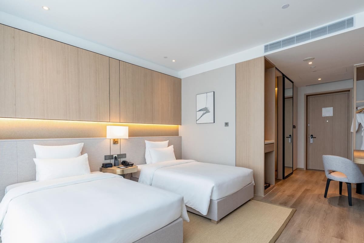 Standard Room, 2 Twin Beds | Individually decorated, individually furnished, desk, laptop workspace