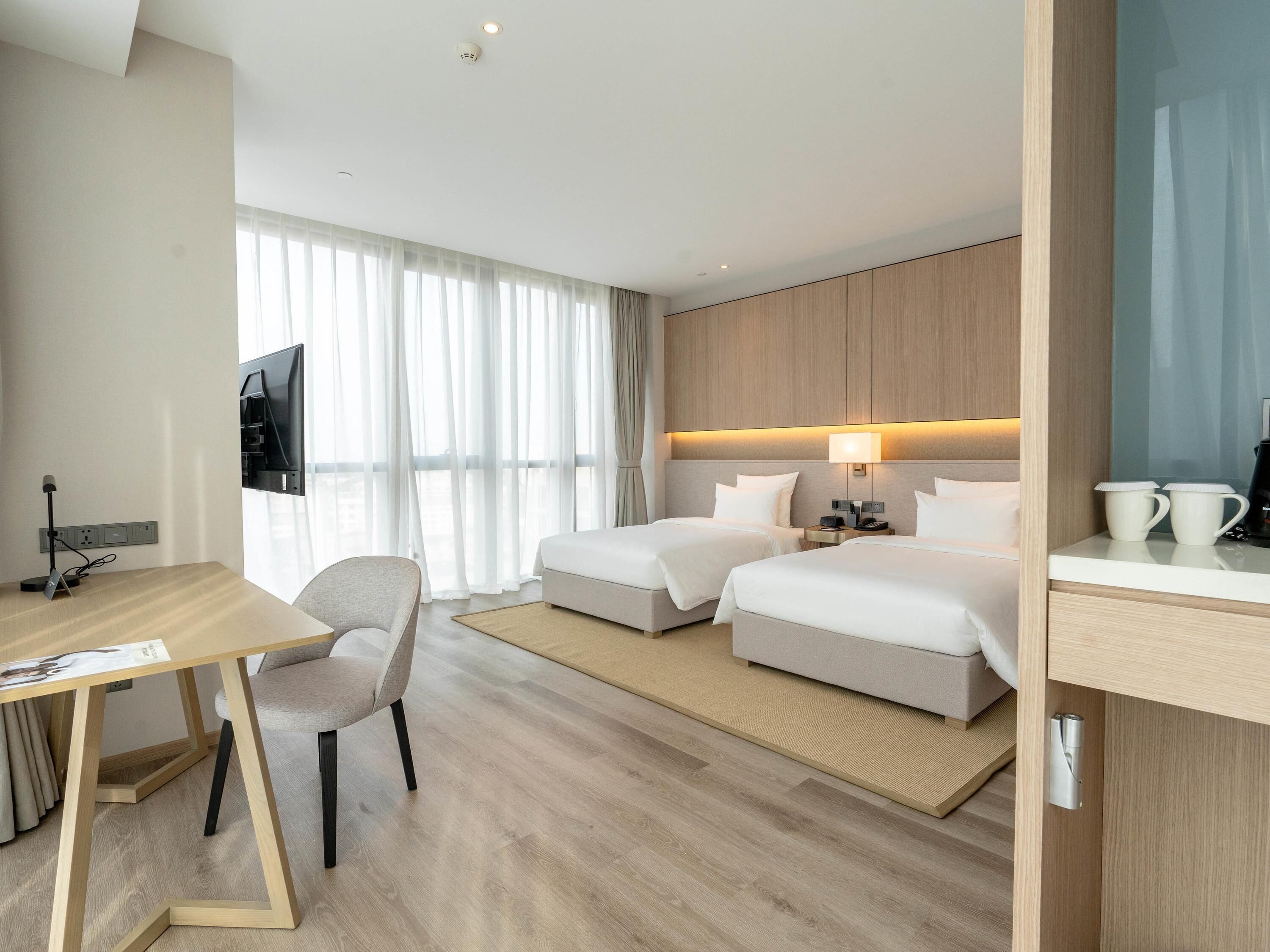 Deluxe Room, 2 Single Beds | Individually decorated, individually furnished, desk, laptop workspace