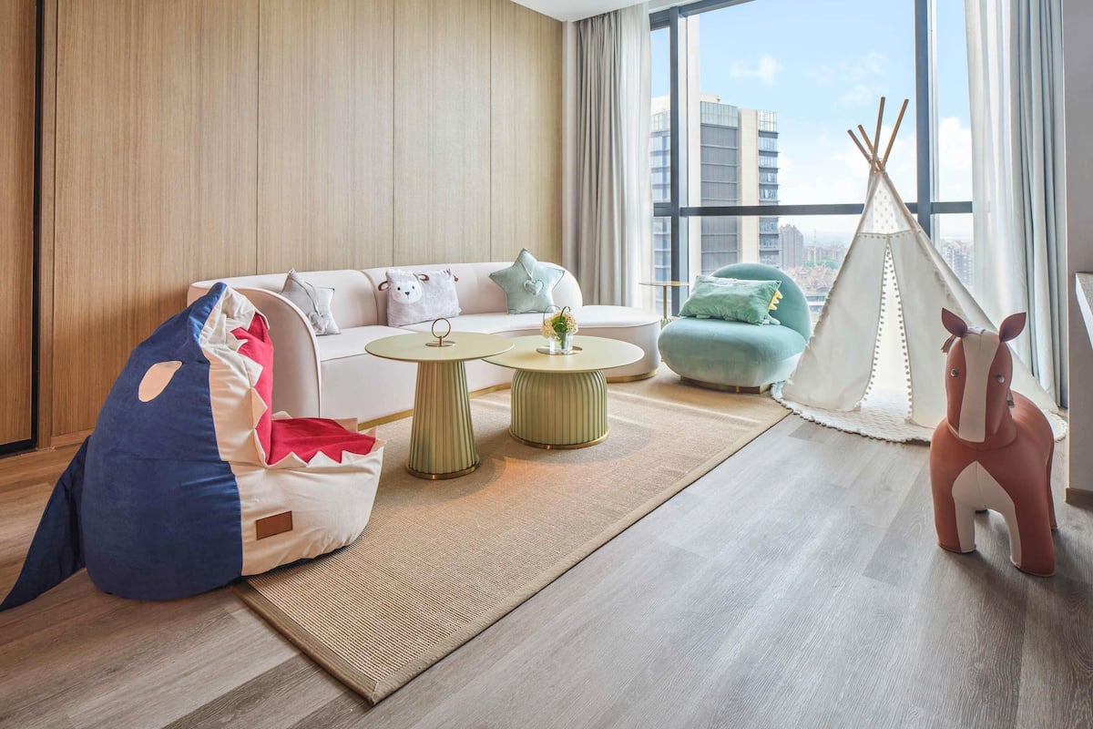 Decoración personalizada, muebles diferentes y escritorio