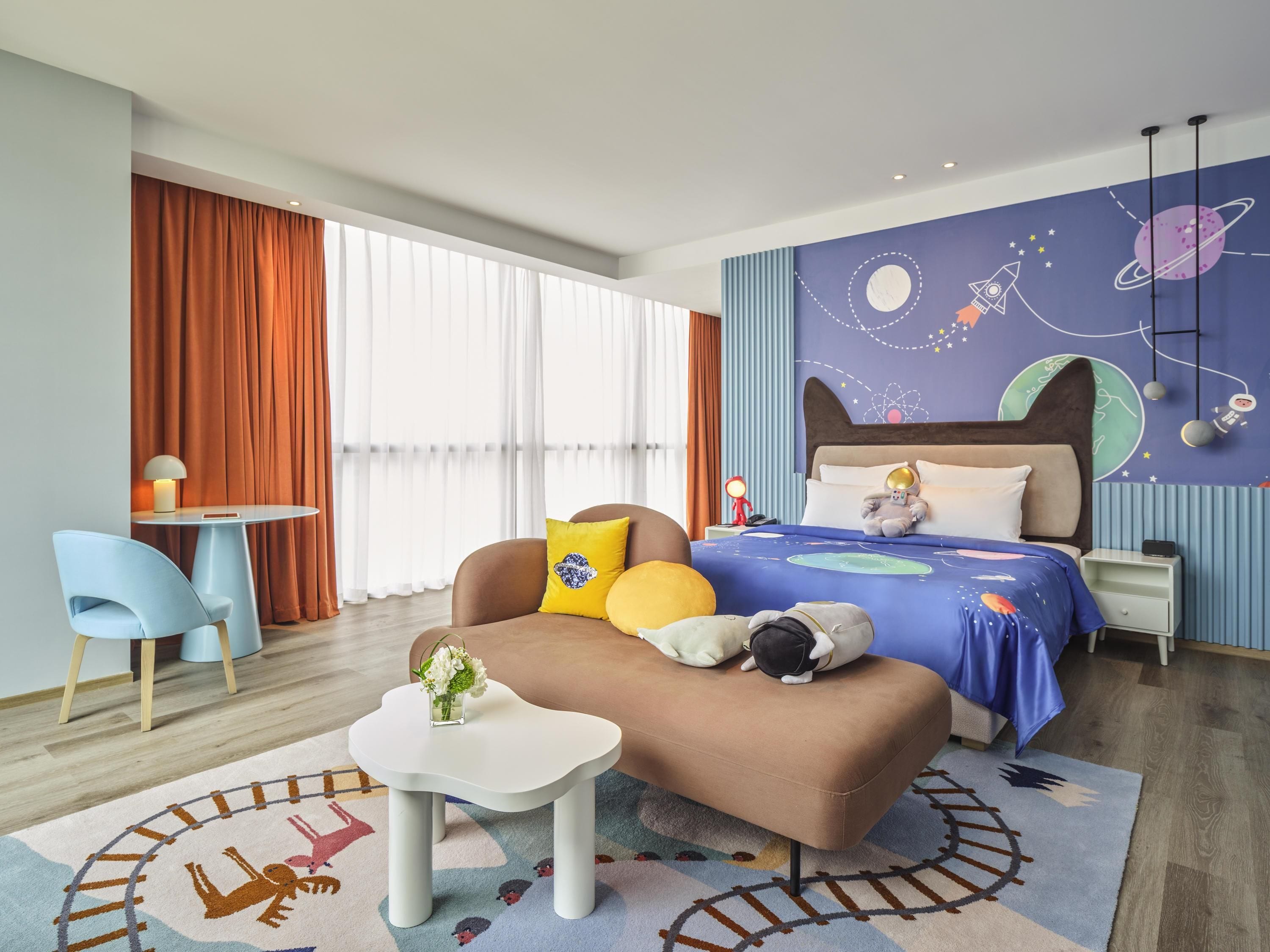 Deluxe-Zimmer, 1 Queen-Bett | Schreibtisch, laptopgeeigneter Arbeitsplatz, Verdunkelungsvorhänge