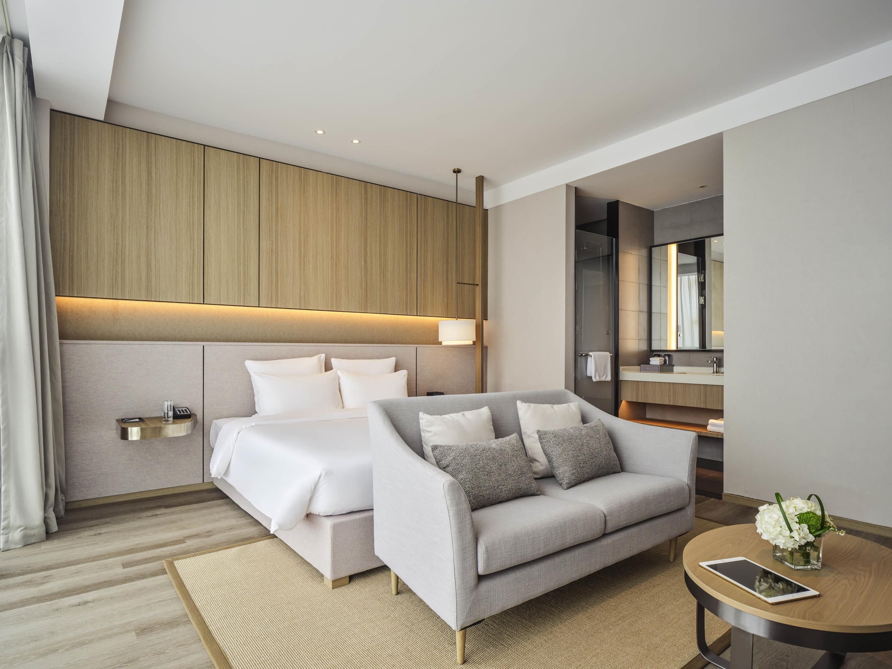 Superior Room, 1 King Bed | Individually decorated, individually furnished, desk, laptop workspace