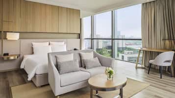 Deluxe Room, 1 King Bed | Individually decorated, individually furnished, desk, laptop workspace