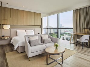 Deluxe Room, 1 King Bed | Individually decorated, individually furnished, desk, laptop workspace