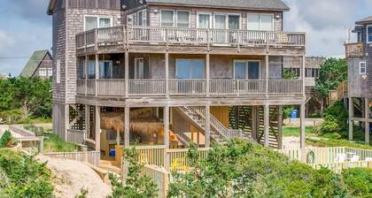 Oceanfront Bliss w/ outdoor pool, hot tub and beds made !