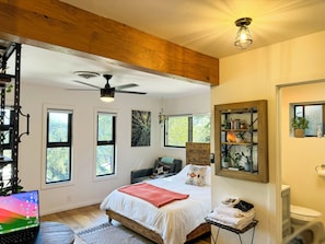 1 habitación, tabla de planchar con plancha, wifi gratis y ropa de cama