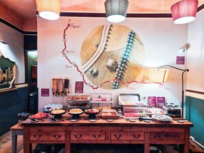 Desayuno buffet todos los días (con cargo) 
