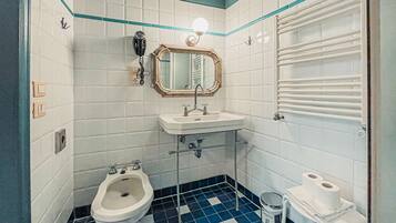 Shared Dormitory, Women only (4 people) | Bathroom | Free toiletries, hair dryer, bidet