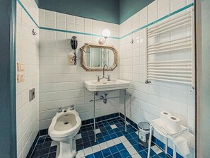 Shared Dormitory, Women only (4 people) | Bathroom | Rainfall showerhead, free toiletries, hair dryer, bidet