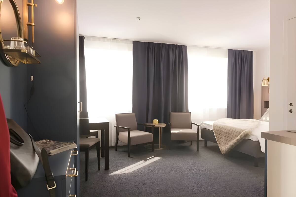 deluxe studio | premium bedding, laptop workspace, blackout curtains, soundproofing