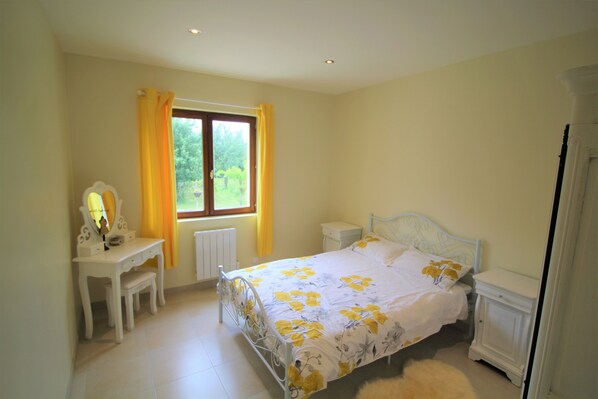 2 bedrooms, iron/ironing board, travel crib, free WiFi