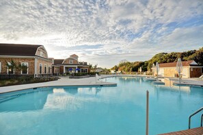 Pool - Beautiful 5 bed/4 bath House in the Ocean View Beach Club Community! Wifi Available, Pool, Fitness Center, Sauna, Weekend Beach Shuttle! (Ocean View)