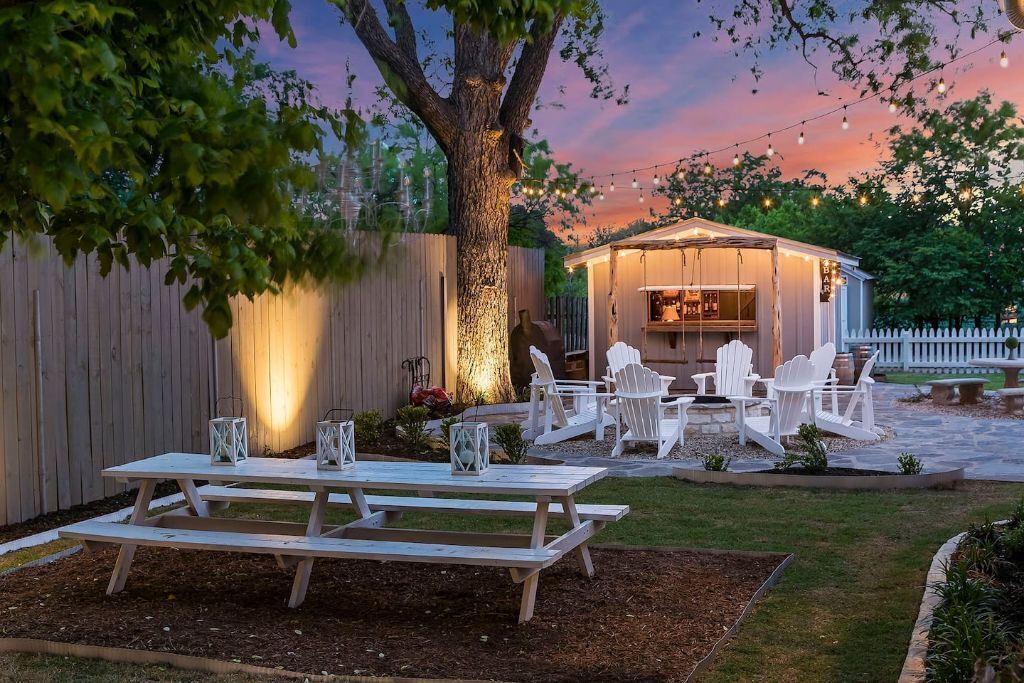 Luxury Girls Weekend Perfection- in historic district-short walk to Main Street 