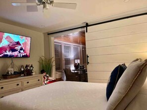 1 bedroom, iron/ironing board, travel crib, free WiFi - The Nantucket Room Unit - #2 (Harwich port)