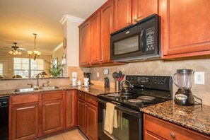 Condo, Multiple Beds, Hot Tub, Golf View | Private kitchen