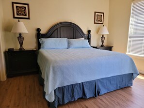 公寓客房, 多張床, 熱水浴缸, 高球場景觀 | 4 間臥室、無線上網、床單