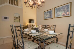 House, Multiple Beds, Private Pool, Golf View | Private kitchen | Fridge, microwave, stovetop, dishwasher - Fc121pp 5 Bedroom Villa in Four Corners (Davenport)