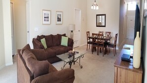 House, Multiple Beds, Private Pool, Golf View | Living room