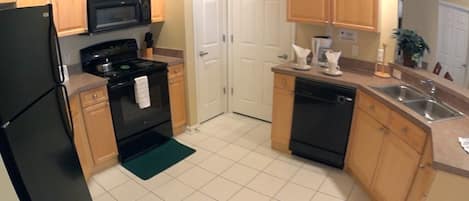 Condo, Multiple Beds, Balcony, Golf View | Private kitchen