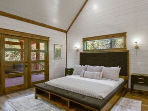 1 bedroom, iron/ironing board, WiFi, bed sheets - Beautifully decorated just minutes from restaurants, and other local attractions (Broken Bow)