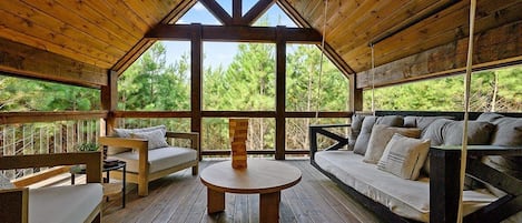 Een smart-tv en een open haard