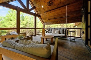 Smart TV y chimenea 