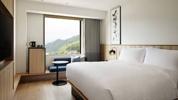 Habitación estándar, 1 cama King size | Edredón, caja de seguridad en la habitación y escritorio