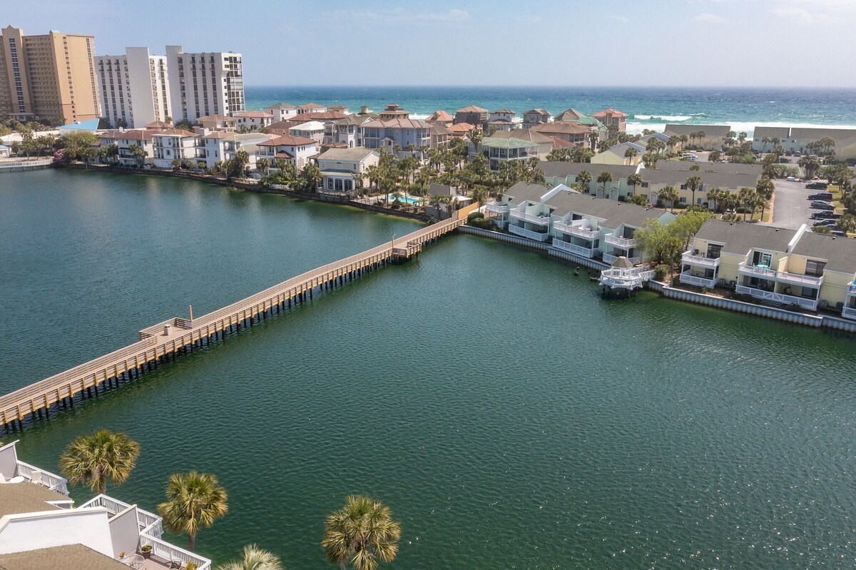 Photo 8 of Snowbirds come enjoy the mild winter weather here in Destin.
