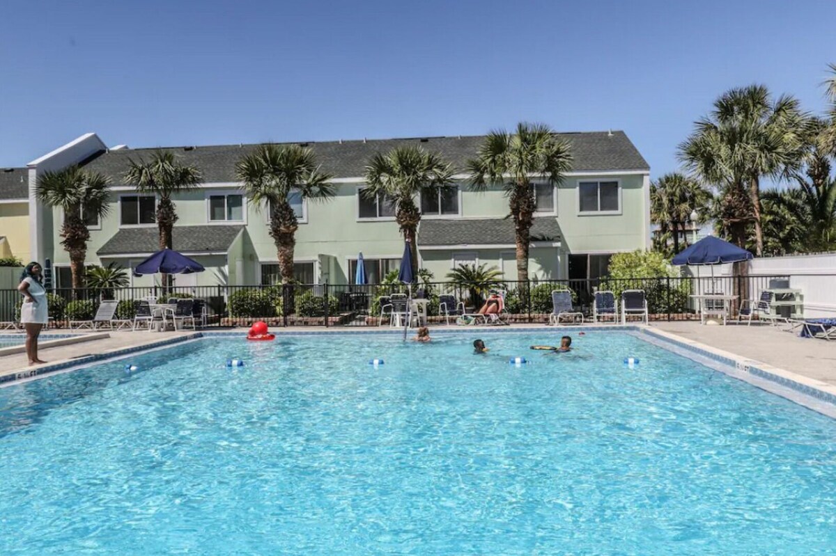 Photo 9 of Snowbirds come enjoy the mild winter weather here in Destin.