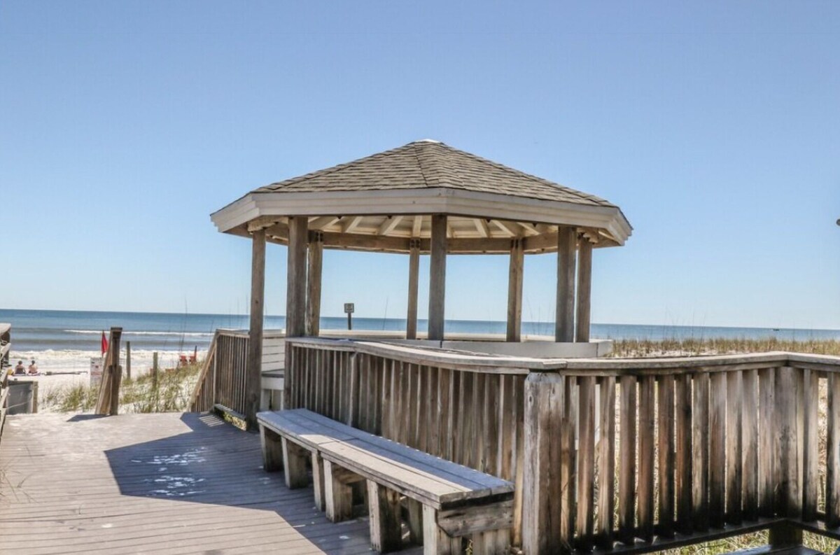 Photo 6 of Snowbirds come enjoy the mild winter weather here in Destin.