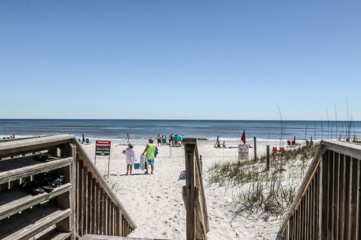 Photo 4 of Snowbirds come enjoy the mild winter weather here in Destin.