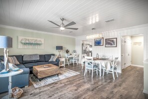 Smart-TV, DVD-Player, Bücher