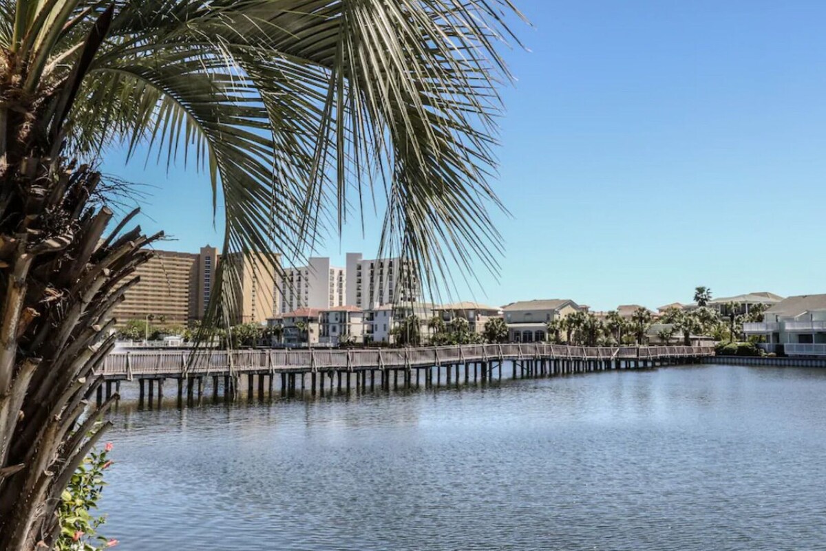 Photo 11 of Snowbirds come enjoy the mild winter weather here in Destin.