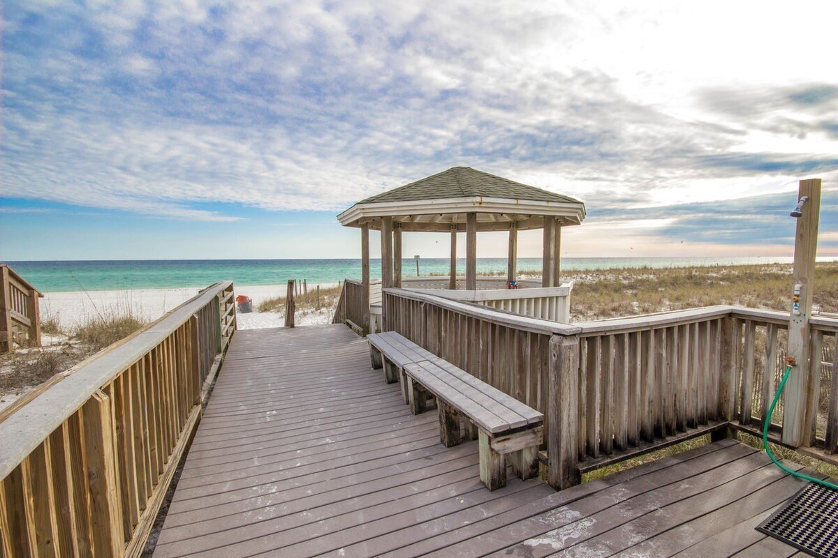 Photo 3 of Snowbirds come enjoy the mild winter weather here in Destin.