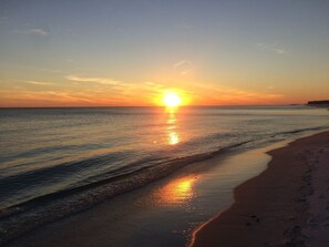 In Strandnähe, Liegestühle, Strandtücher