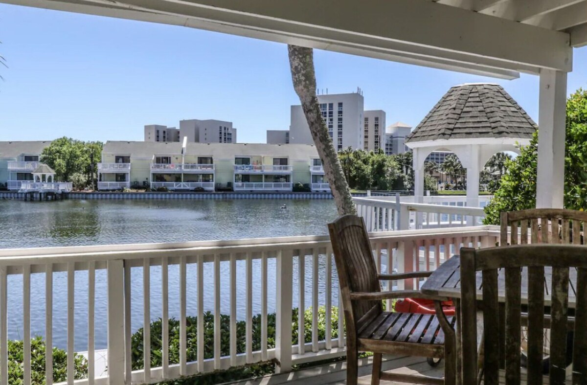 Photo 12 of Snowbirds come enjoy the mild winter weather here in Destin.