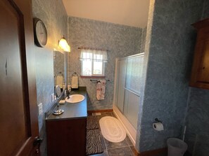 Dusche, Haartrockner, Handtücher, Seife