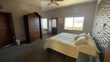 4 Schlafzimmer, Schreibtisch, Bügeleisen/Bügelbrett, kostenloses WLAN