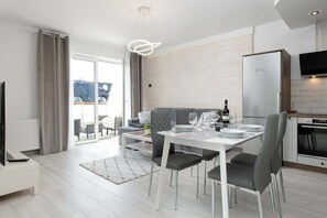 Dining - Północna 18B | Darłowo Apartment | Remote Work (Darlowo)