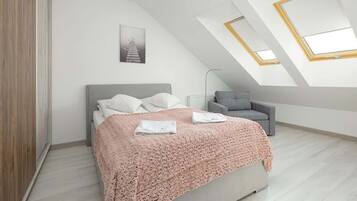 1 slaapkamer, een strijkplank/strijkijzer, wifi, beddengoed