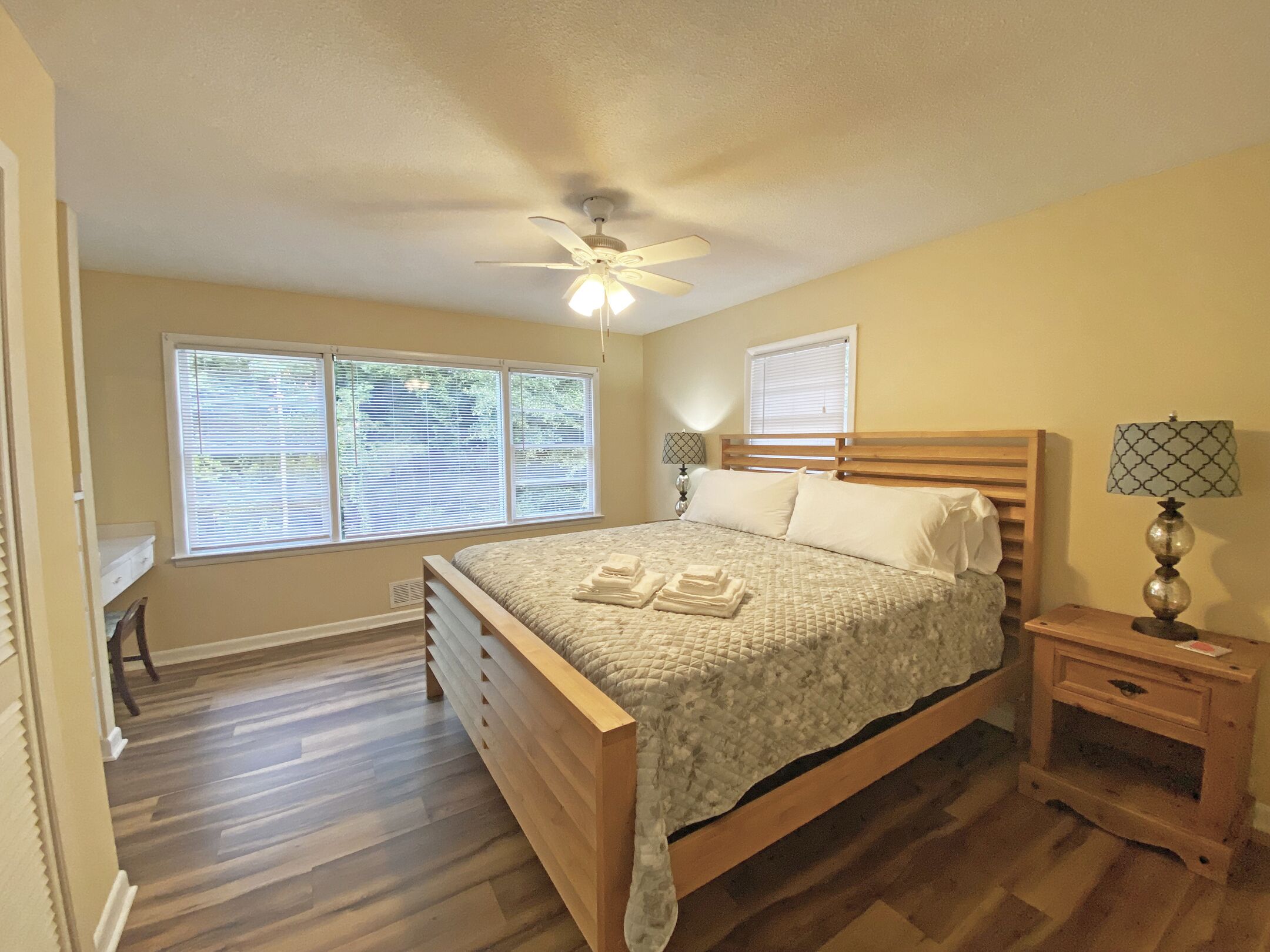 3 bedrooms, desk, iron/ironing board, free WiFi