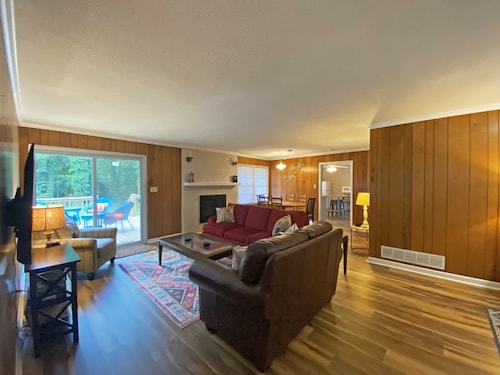 Cozy Lake Hartwell Cottage near Tugaloo State Park